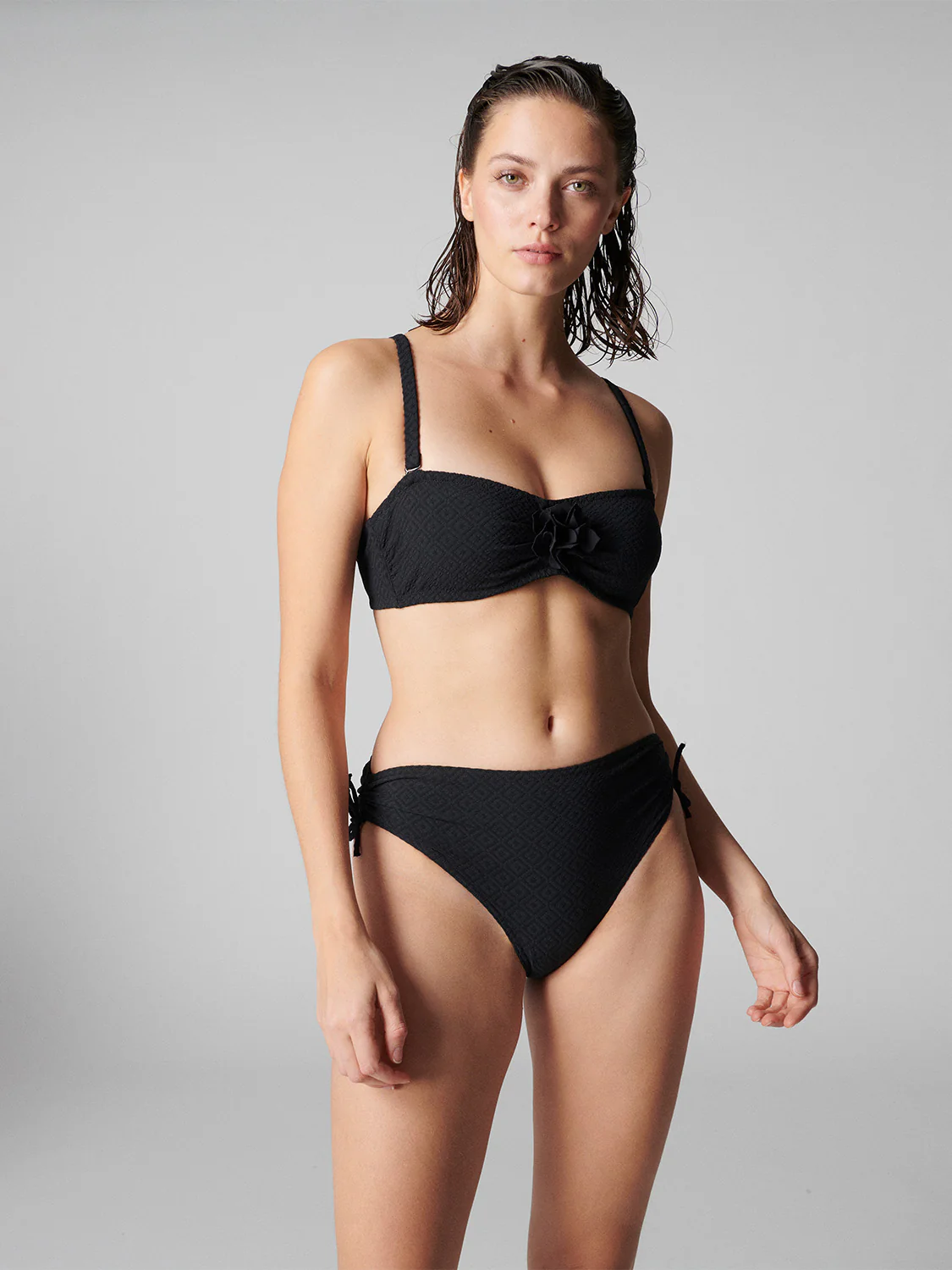 High-waist bikini brief - Black - Image 4