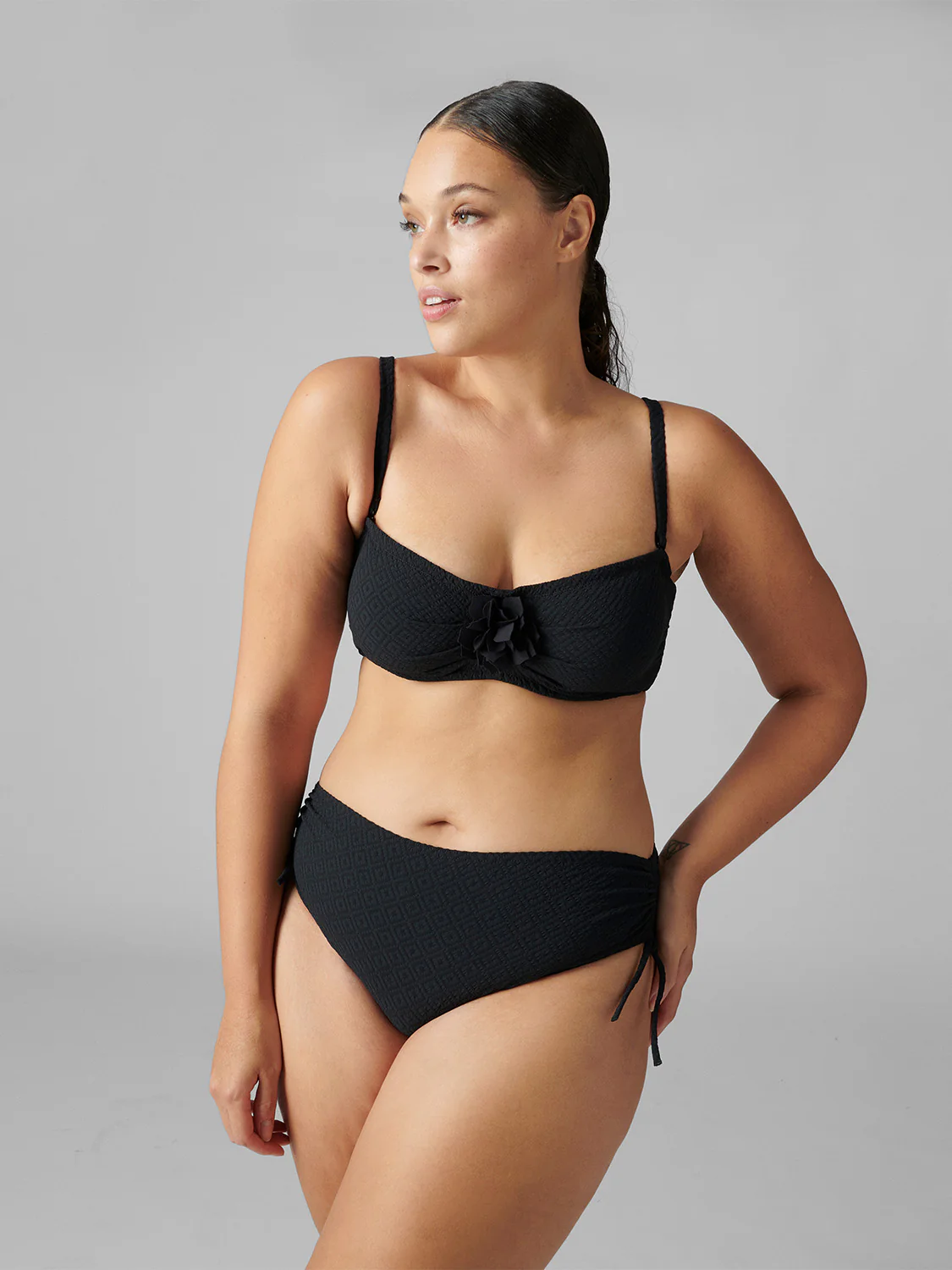High-waist bikini brief - Black - Image 6