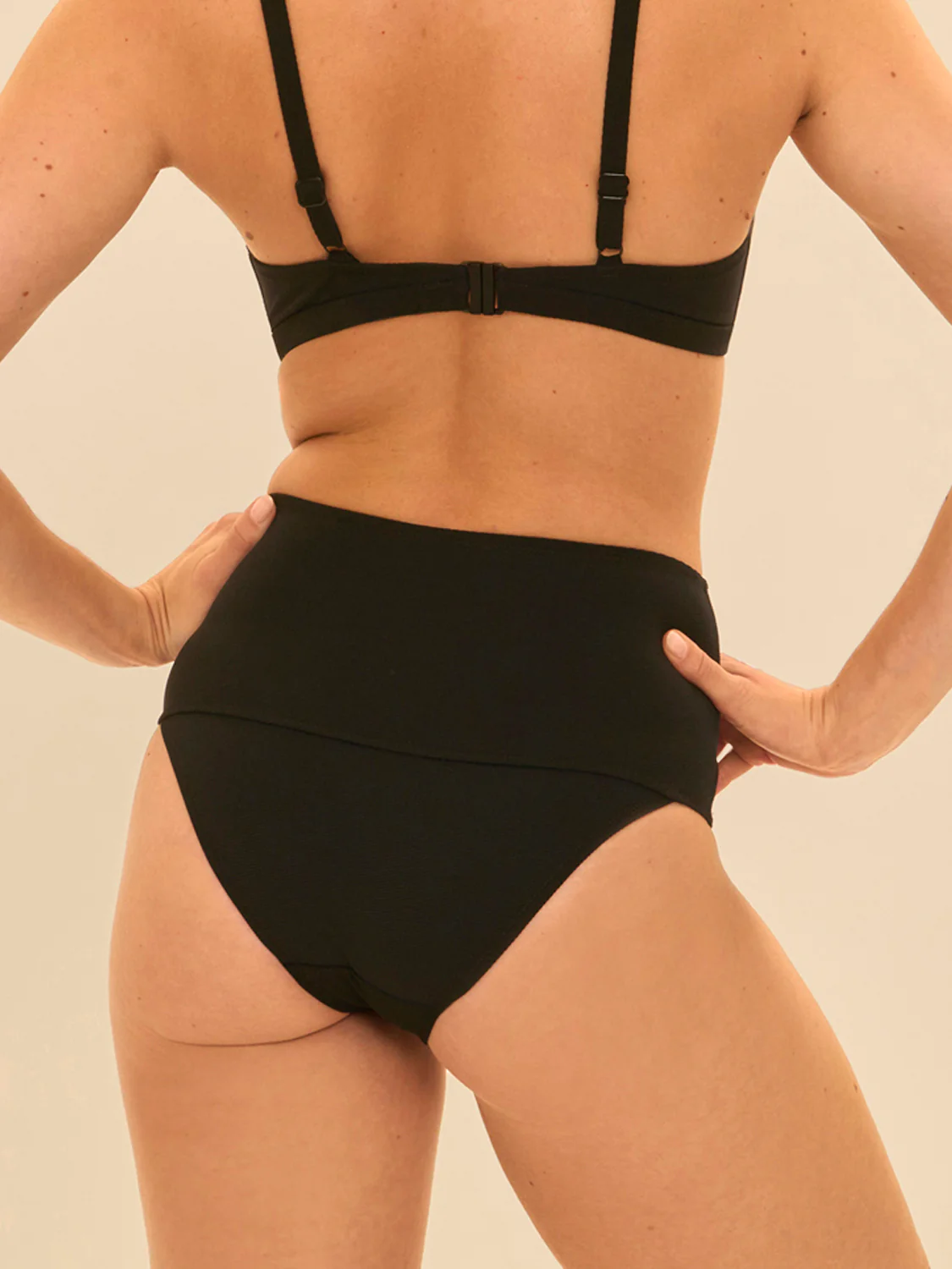 High-waist bikini brief - Black - Image 2
