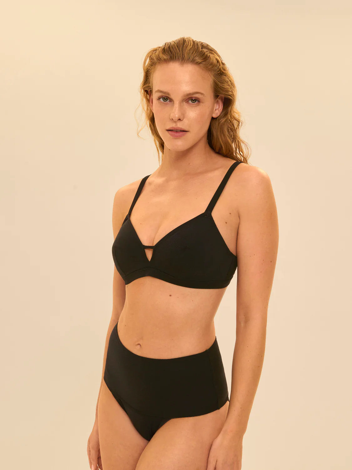 High-waist bikini brief - Black - Image 3