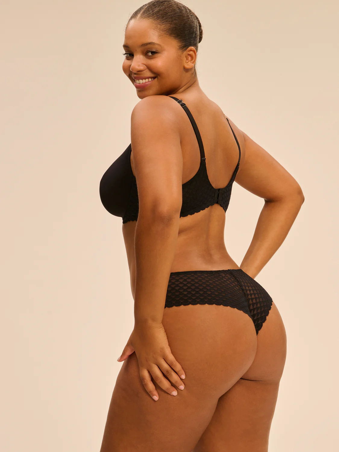 Indented shorty - Black - Image 10