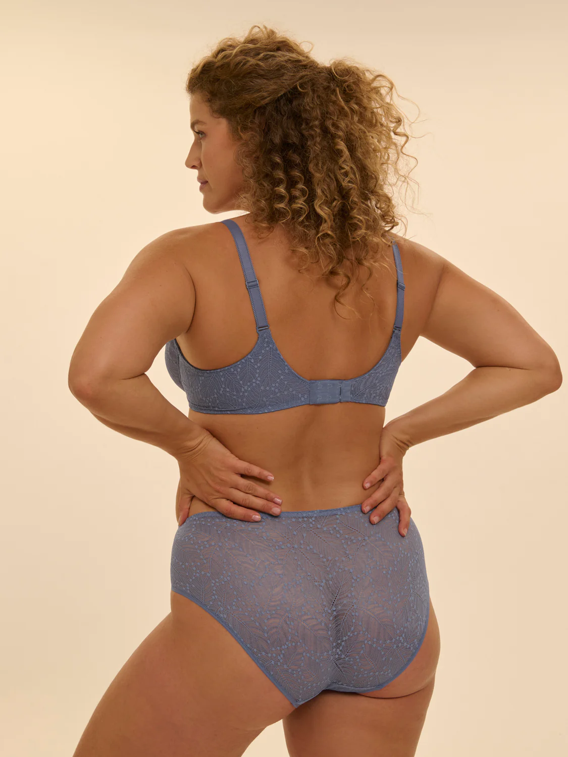 Plunging moulded underwired bra - Chambray Blue - Image 14