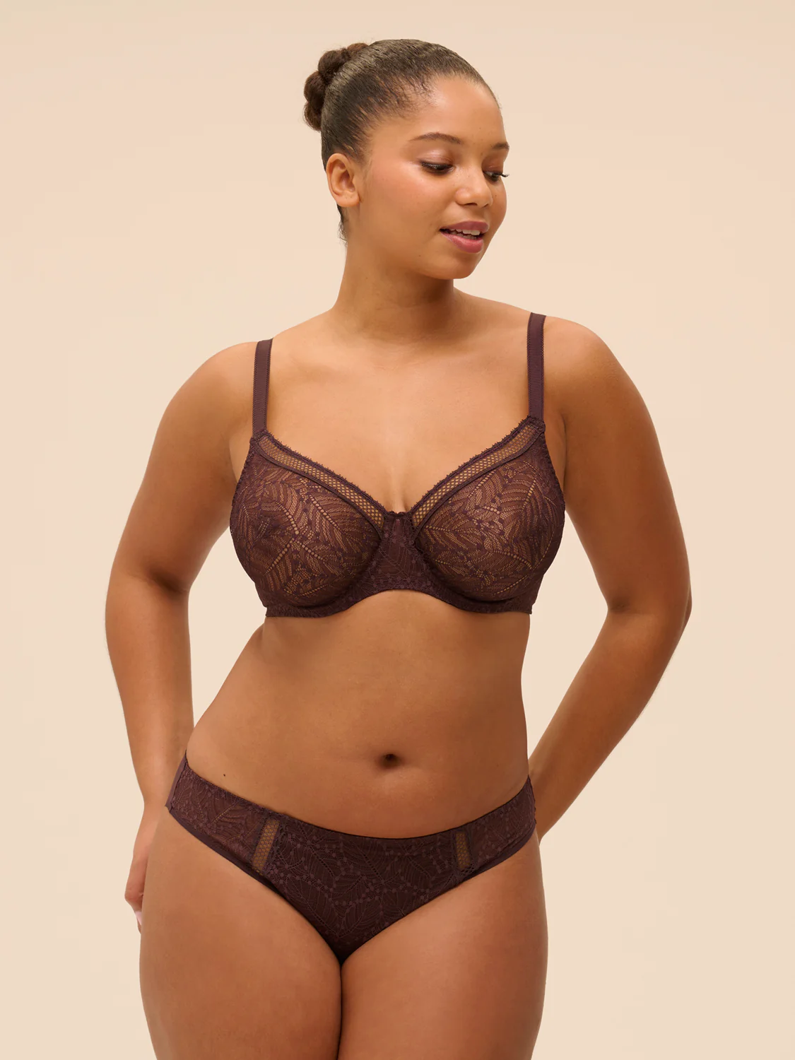 Plunging moulded underwired bra - Dark Brown - Image 7