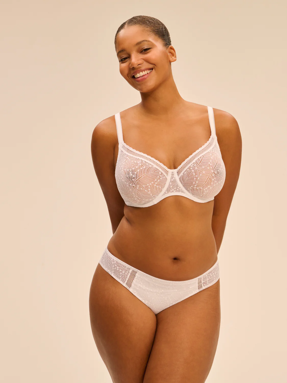 Plunging moulded underwired bra - White - Image 9