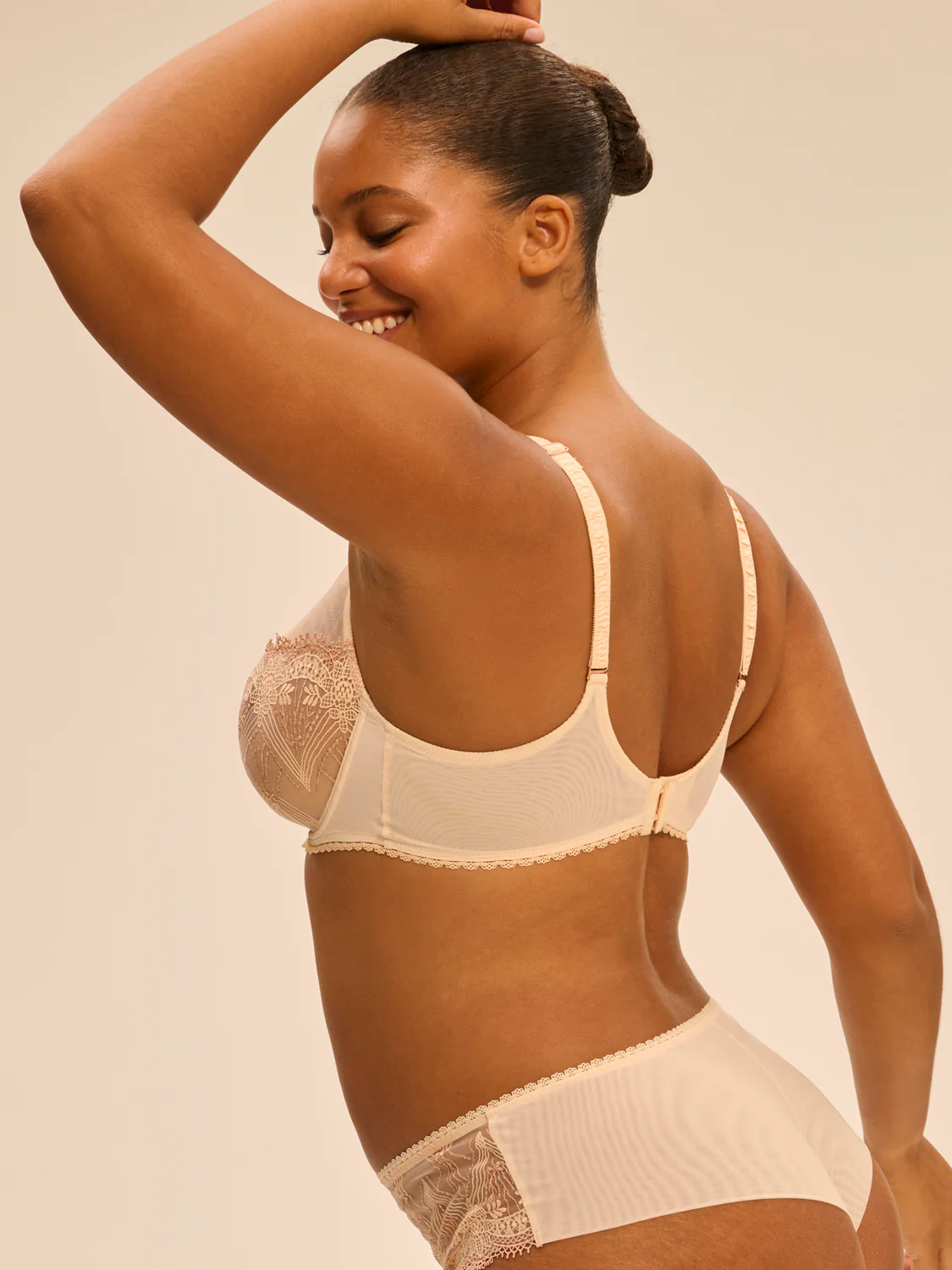 Plunging underwired bra - Chic Beige - Image 10