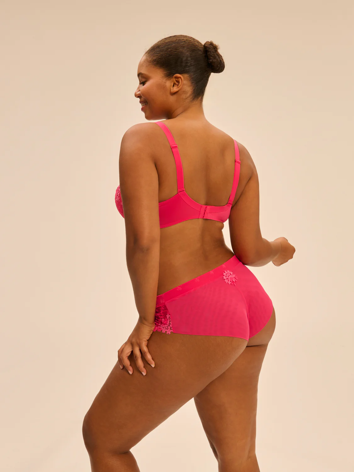 Plunging underwired bra - Fabulous Pink - Image 11