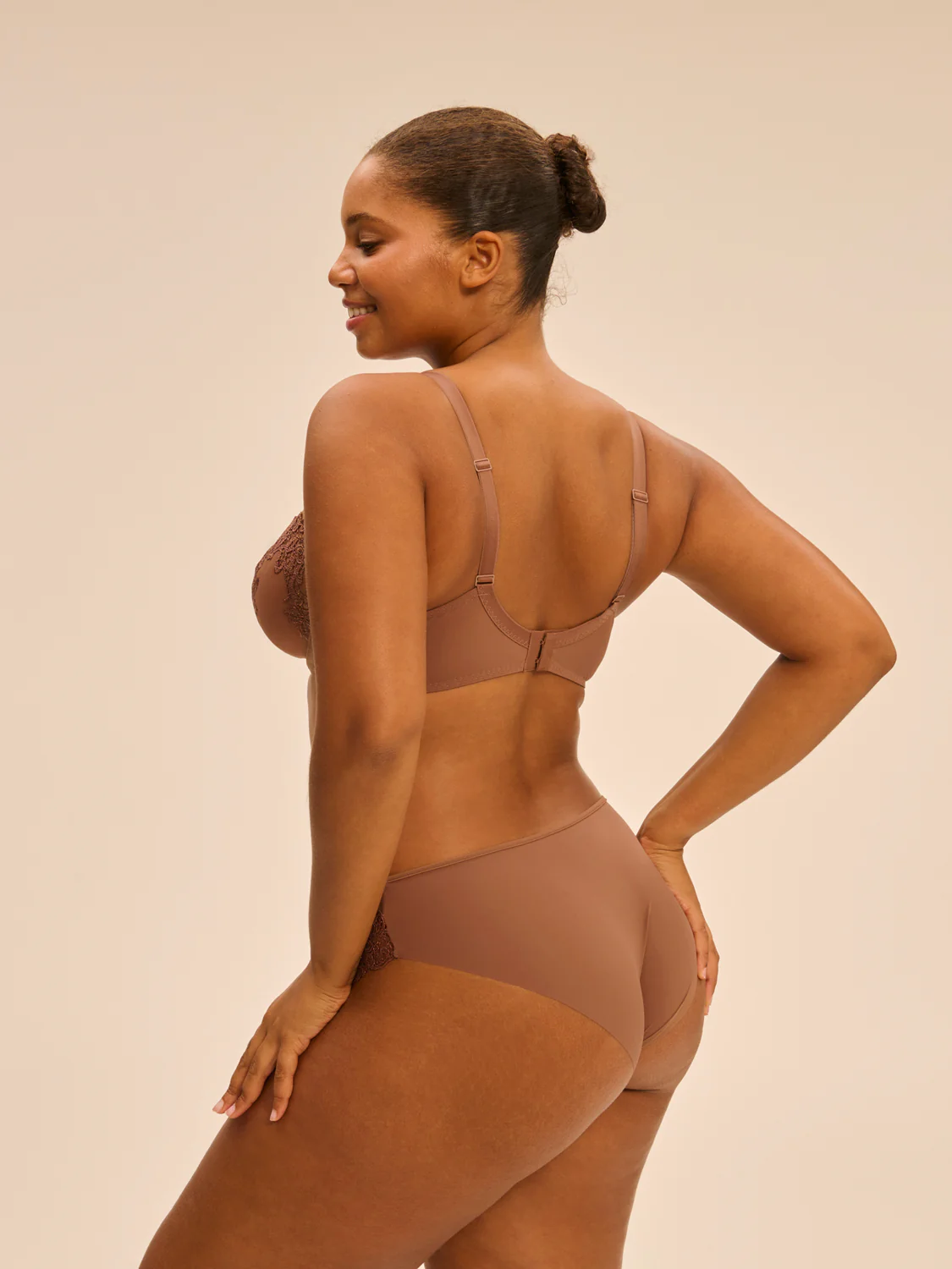 Plunging underwired bra - Tender Brown - Image 11